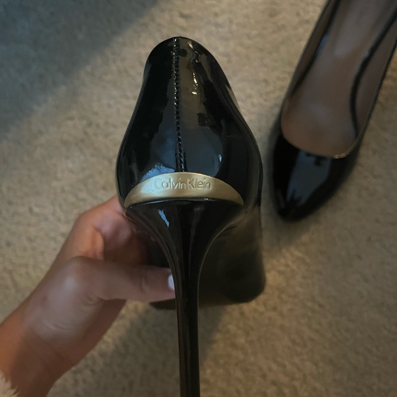 Calvin Klein patent leather pumps - Picture 2 of 4